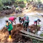 IMG 20250511 WA0005 Sungai Tersana Menyempit, Warga dan TNI Turun Tangan