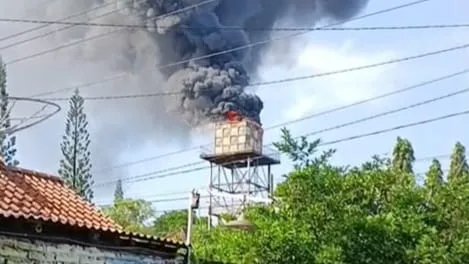 IMG 20250515 WA0021 Kebakaran Menara Eks Pabrik Pemintalan Cilacap Bikin Geger Warga