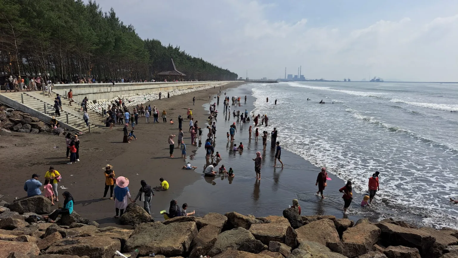 IMG 20250517 WA0003 Pantai Kemiren Cilacap, Rekomendasi Liburan Akhir Pekan yang Menyegarkan