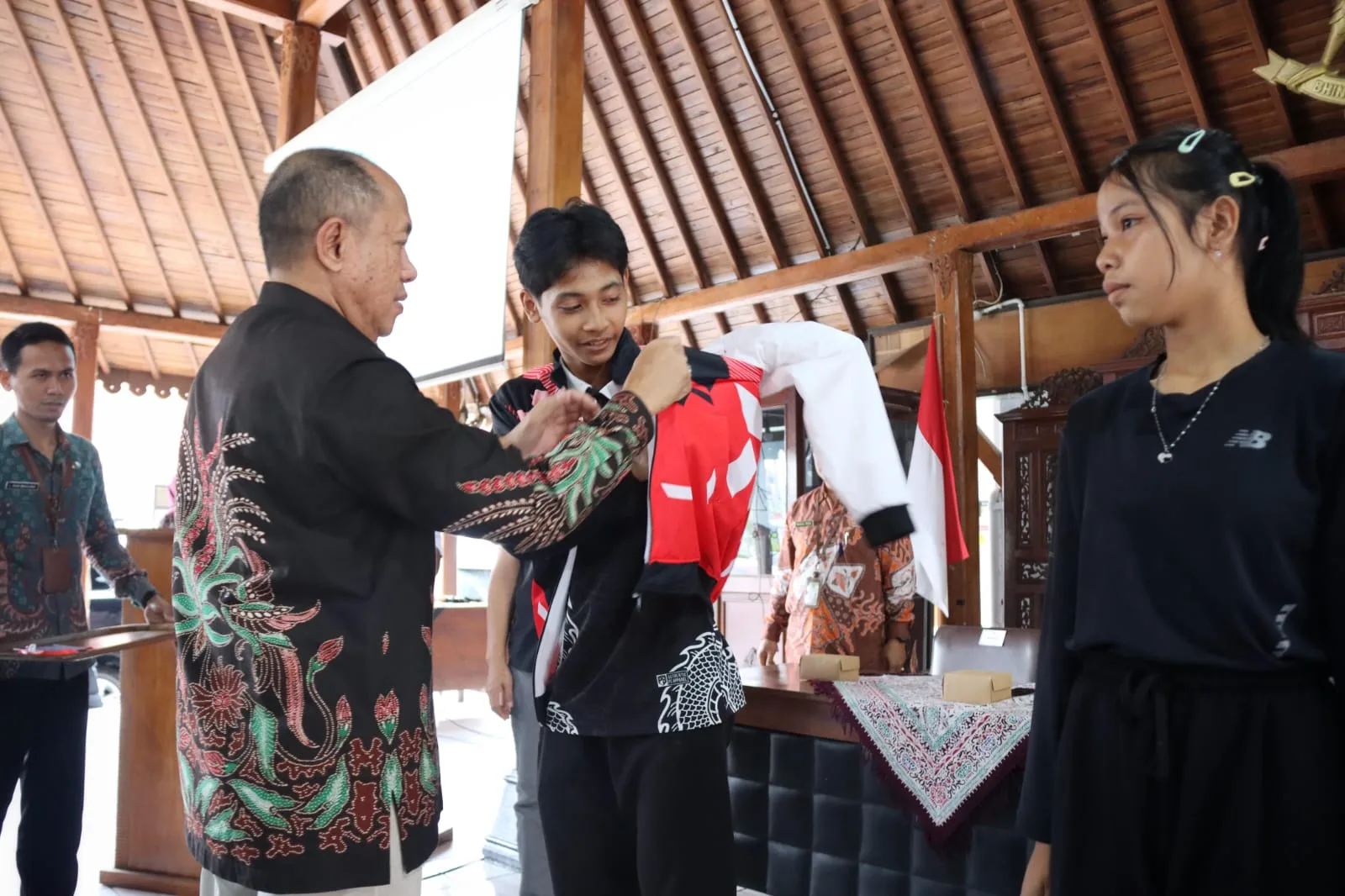 IMG 20250521 WA0020 Popda Jateng 2025, Bupati Sadewo Lepas 82 Atlet Pelajar Banyumas ke Semarang