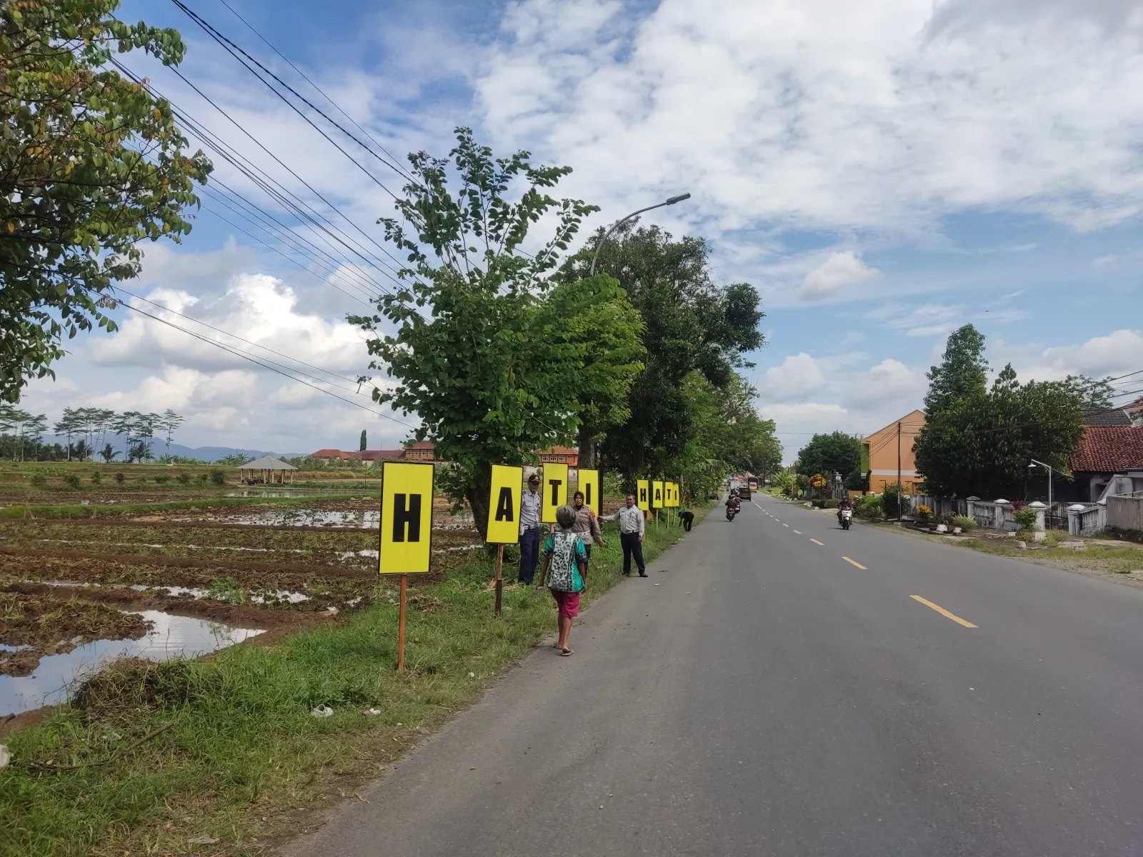 IMG 20250522 WA0015 Polres dan Dishub Pasang Rambu Peringatan di Daerah Rawan Kecelakaan