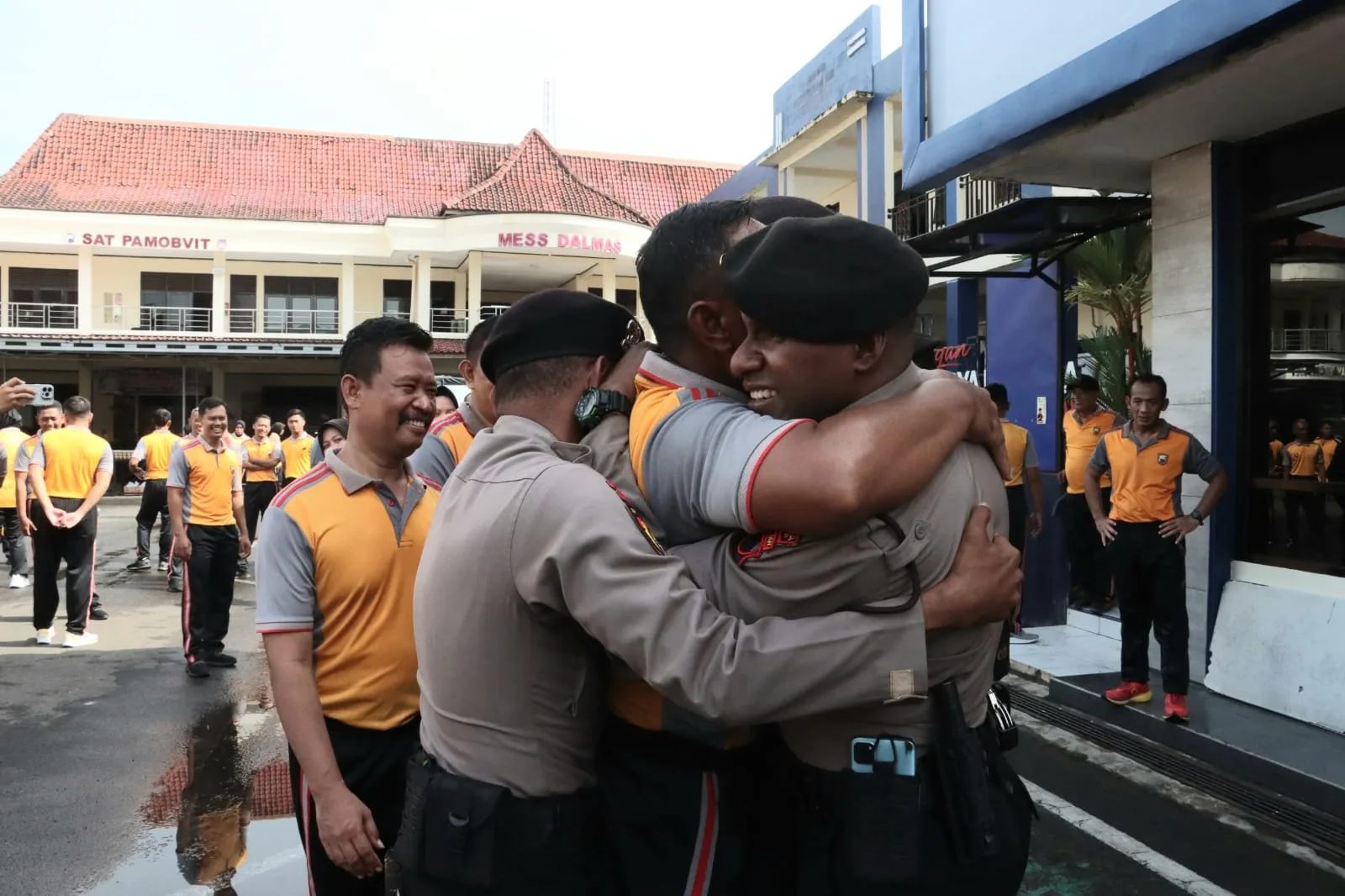 IMG 20250523 WA0012 Lepas 10 Bintara Remaja Asal Papua, Begini Pesan Kapolresta Cilacap