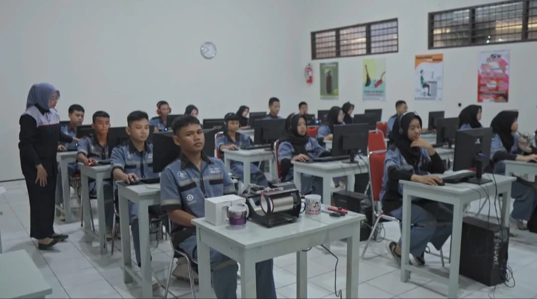 IMG 20250524 WA0002 Mendorong Jiwa Wirausaha Melalui Edupreneurship, Strategi SMK Dr. Soetomo Cilacap dalam Program DKV