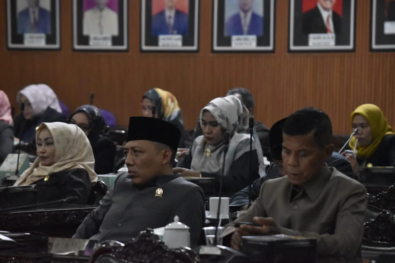 IMG 20250525 WA0001 Mobil Tak Berani Melintas Jembatan di Tarub Tegal yang Amblas