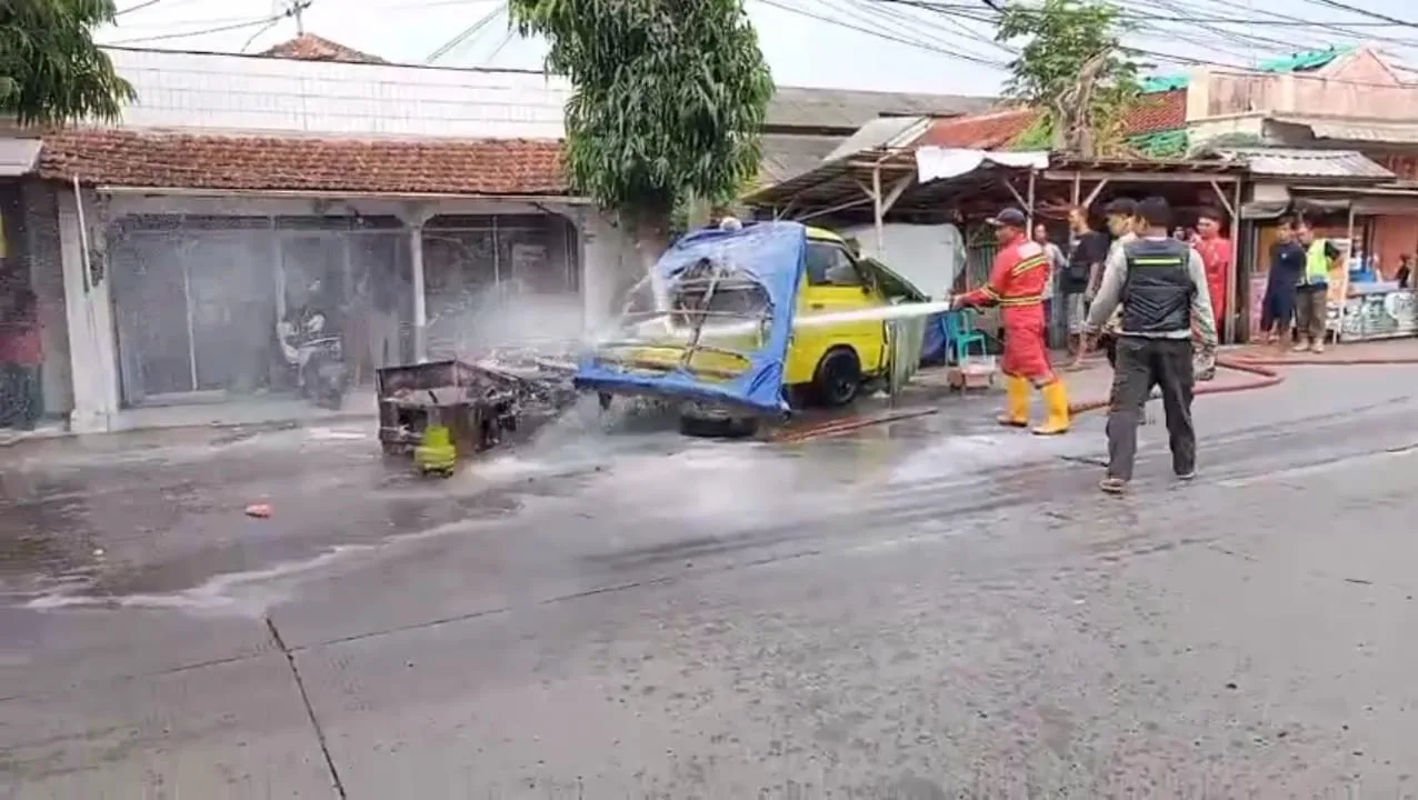 IMG 20250526 WA0004 Tragedi Tahu Bulat di Cilacap: Mobil Terbakar Hebat, Dagangan Lenyap Sekejap!