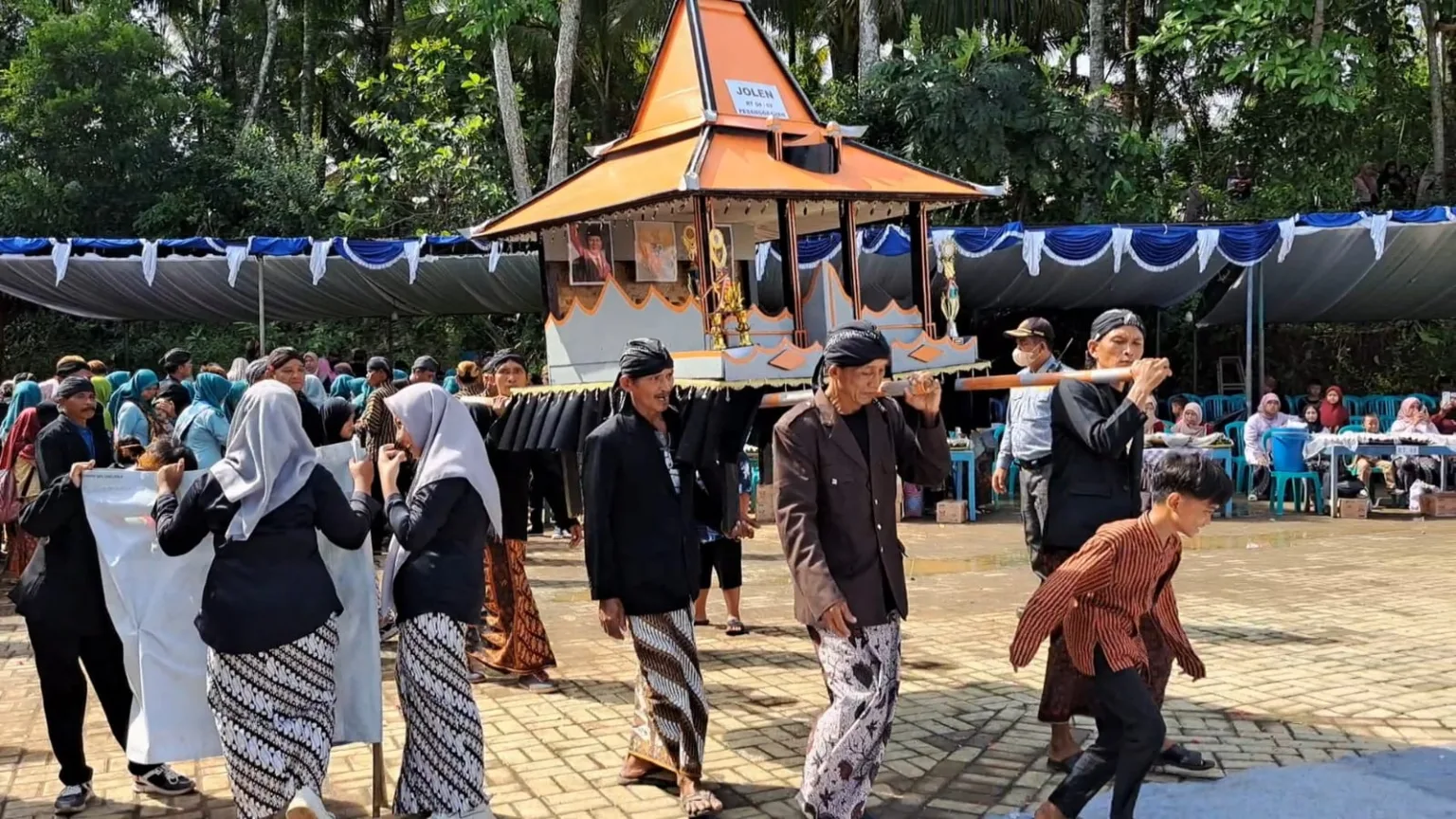 IMG 20250527 WA0022 Bobok Bumbung, Tradisi Unik Warga Pesanggrahan Cilacap Bayar PBB Sambil Lestarikan Budaya