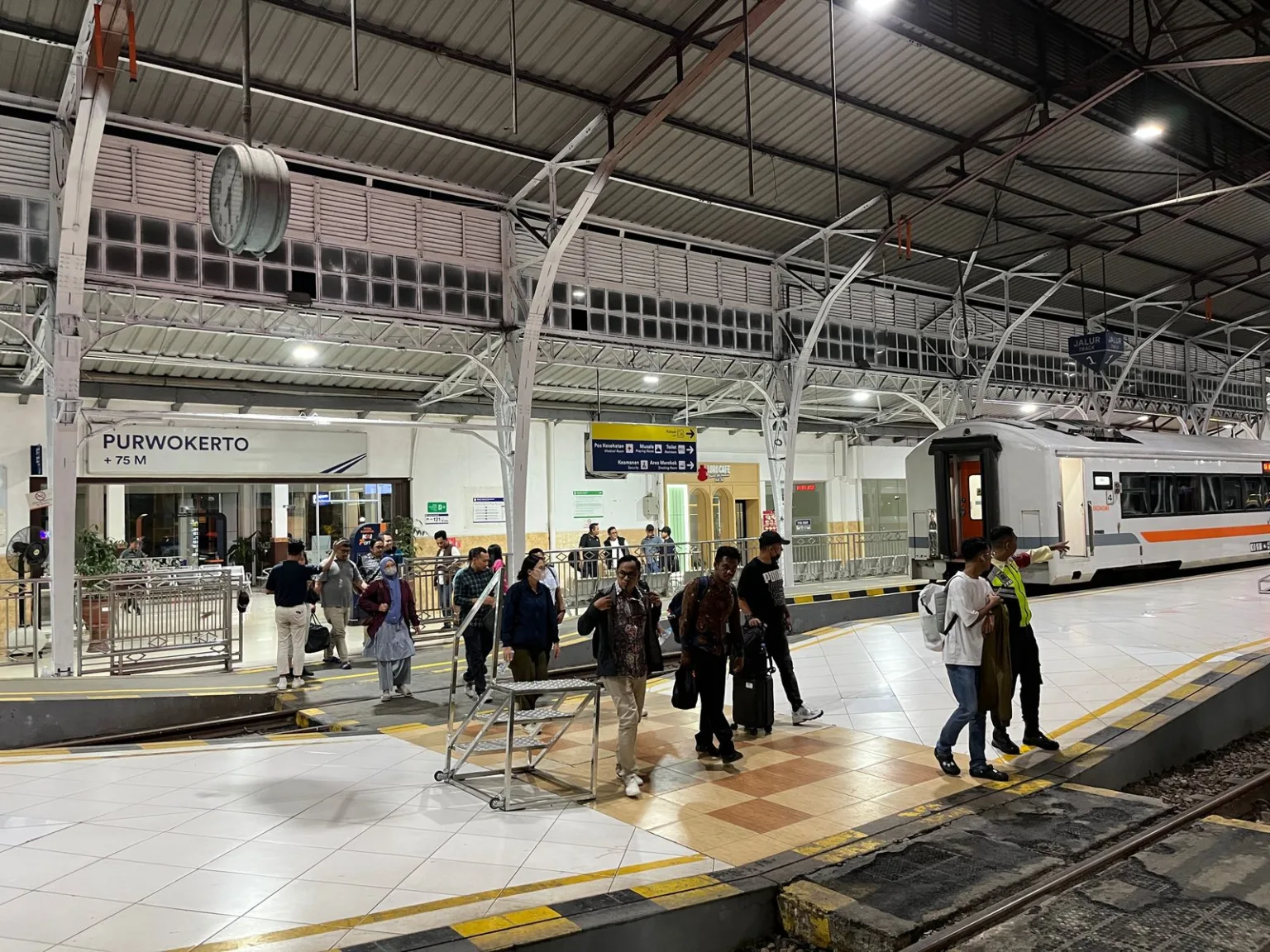 IMG 20250530 WA0005 Libur Panjang, Penumpang Turun di Daop 5 Purwokerto Meningkat Tajam