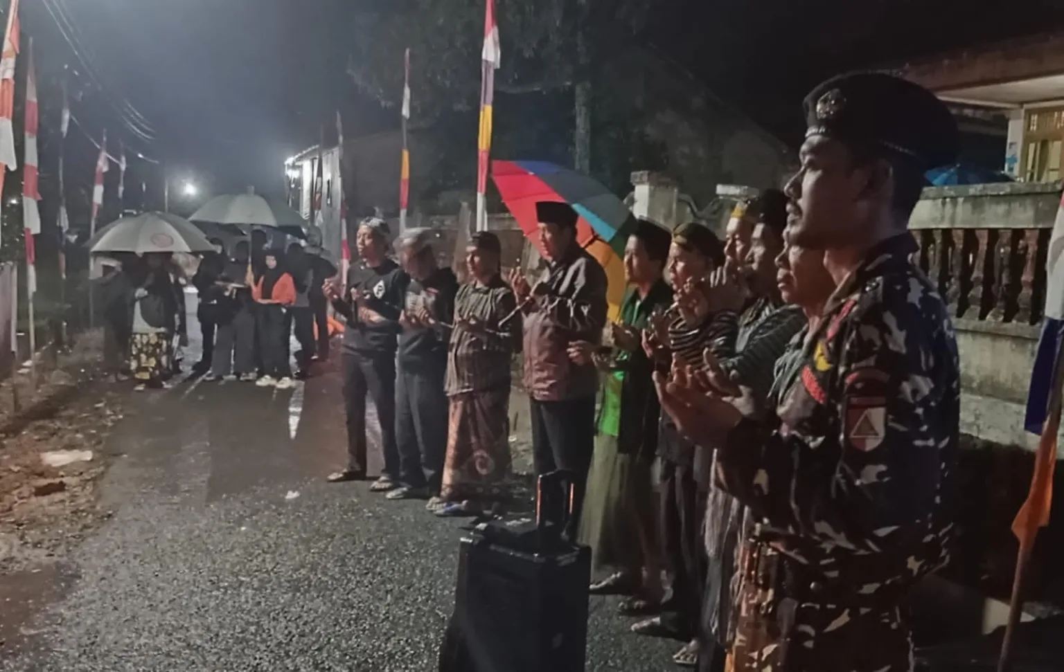 Tradisi apit-apitan atau sedekah bumi