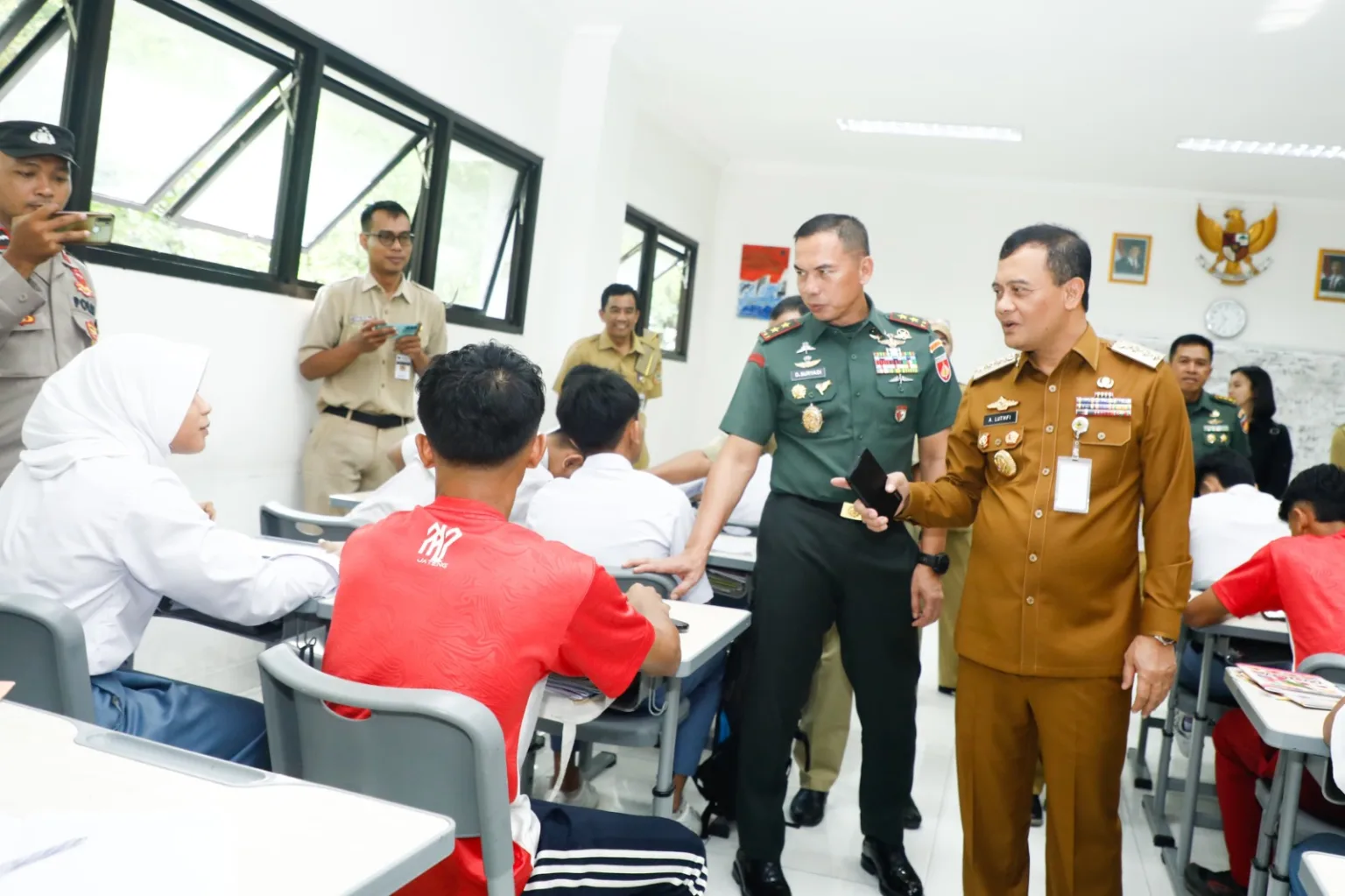 WhatsApp Image 2025 05 19 at 19.10.46 1 Gubernur Luthfi: SMAN Keberbakatan Olahraga Jadi Sarana Penggemblengan Atlet Potensial