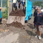 IMG 20250602 WA0008 Warga Muhammadiyah Kalibening Perbaiki Jalan Rusak dengan Swadaya