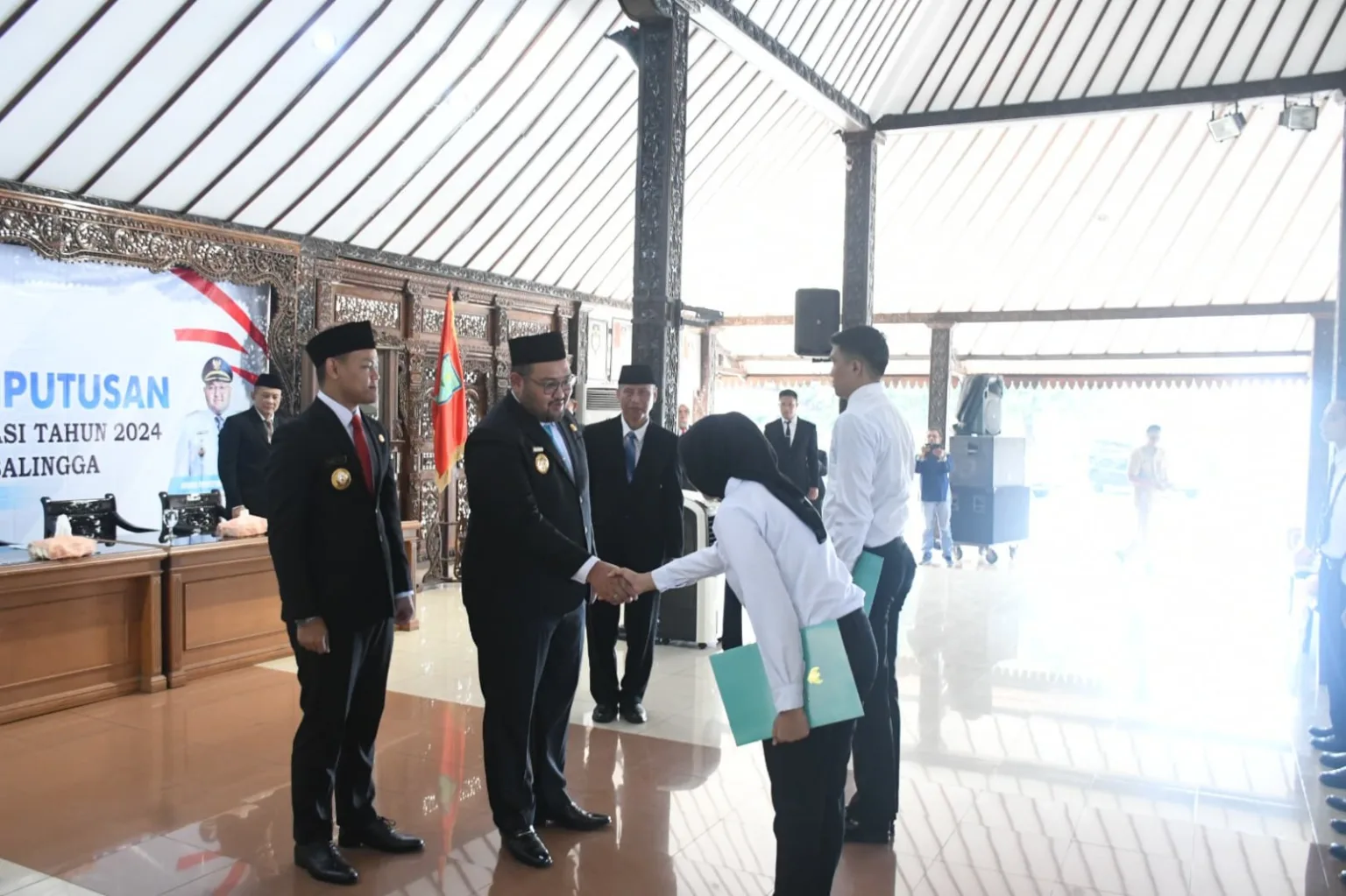 IMG 20250602 WA0009 Serahkan SK CPNS 2024, Bupati Fahmi Minta ASN Semangat Melayani