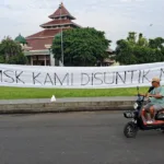 IMG 20250602 WA0012 Tak Lagi Diam! Buruh Cilacap Lawan Ketidakadilan Lewat Spanduk 50 Meter