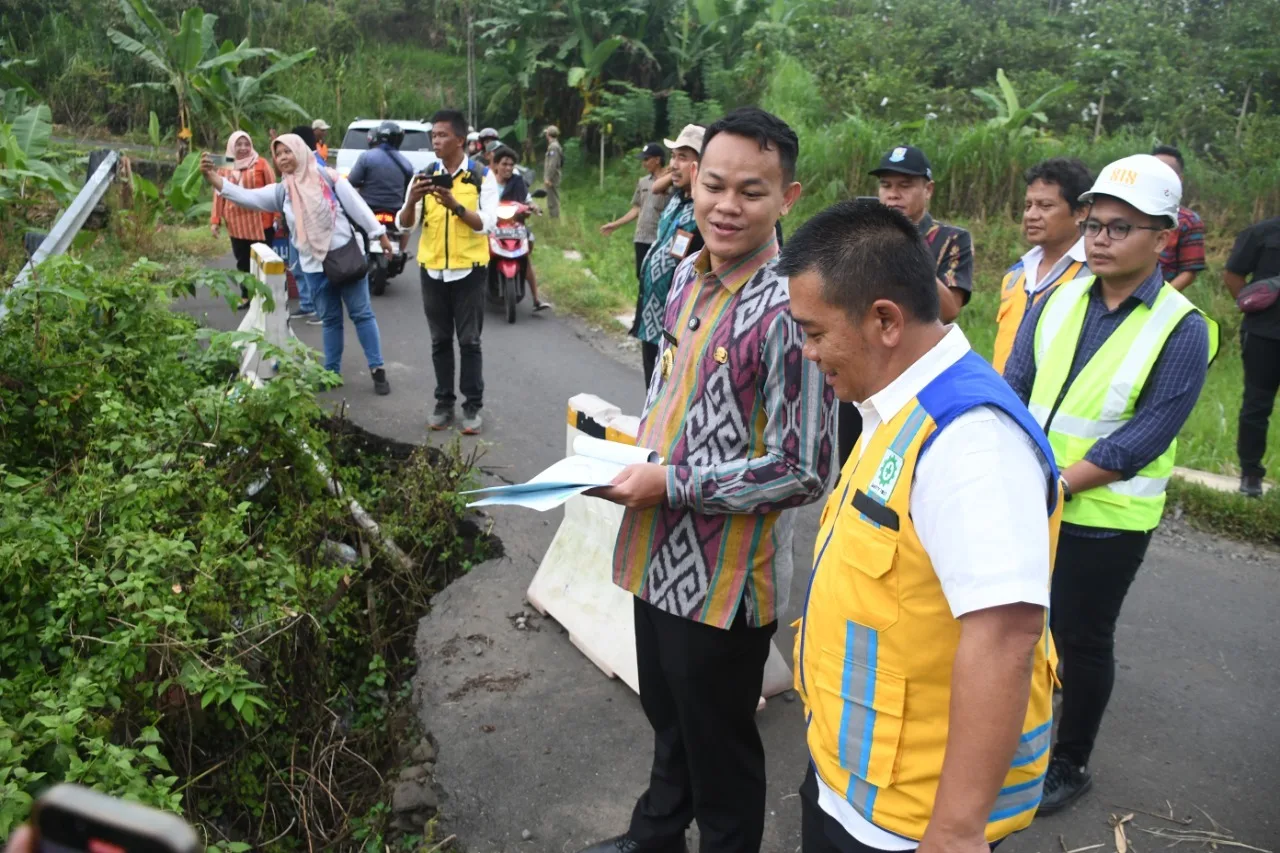 IMG 20250605 WA0017 Tangani Longsor Sungai Bancar dan Wirasaba, Tebing Beton Tahan Getar Segera Dibangun
