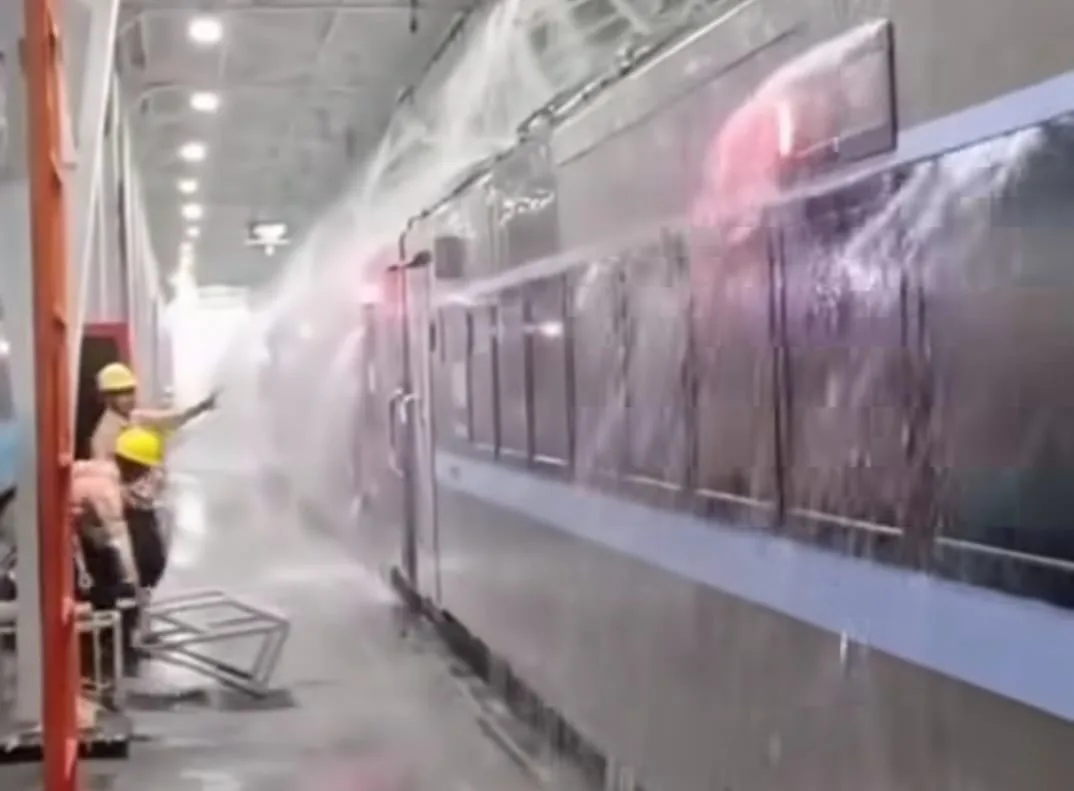 IMG 20250608 WA0003 Viral! Rangkaian KA Terguyur Hujan Deras di Stasiun Purwokerto, Ini Penjelasan Resmi dari KAI Daop 5