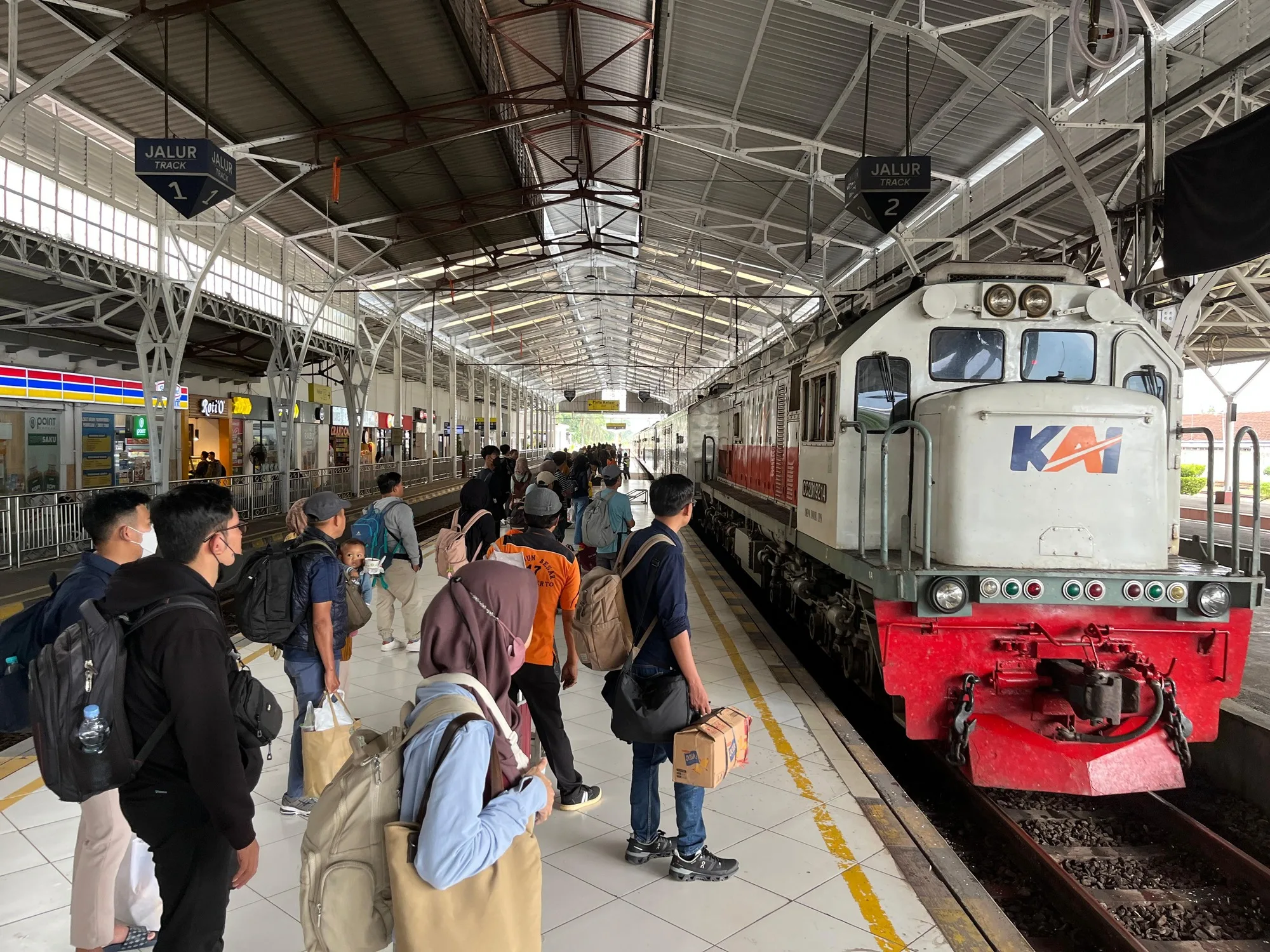 img 20250609 wa0012 Arus Balik Iduladha, Penumpang Padati Kereta Daop 5 Purwokerto, Okupansi Tembus 139 Persen!