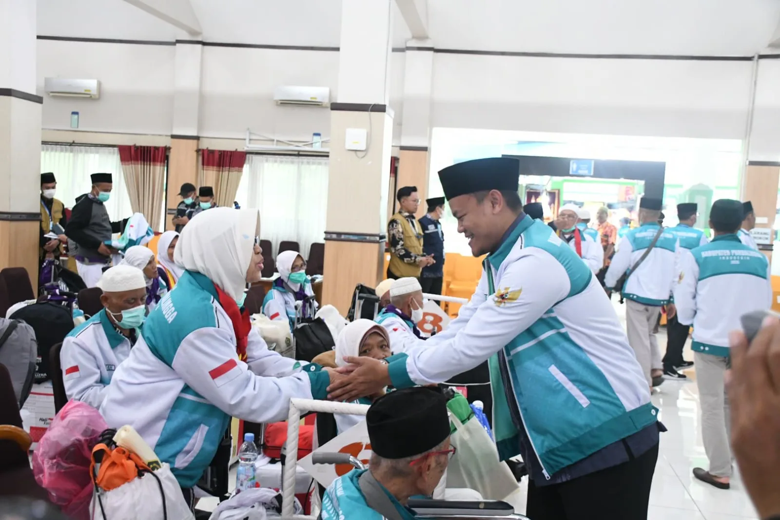 img 20250614 wa0000 Haru dan Syukur, Bupati Fahmi Sambut Kepulangan Warga Purbalingga dari Ibadah Haji