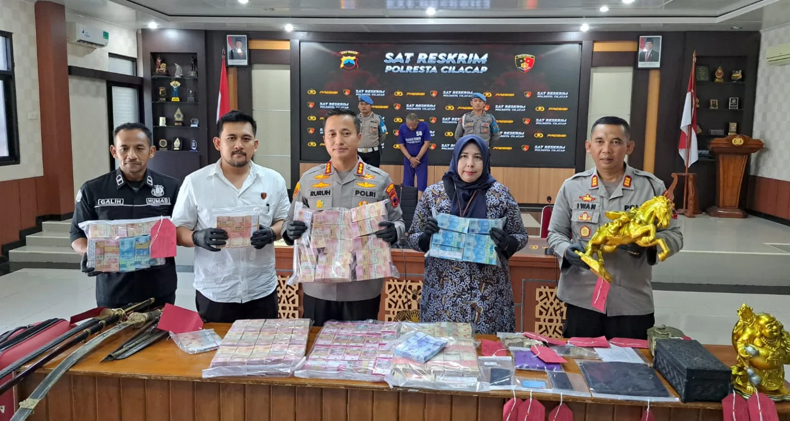 img 20250616 wa0014 Jaringan Uang Palsu Rp3,3 Miliar Bermodus Mistis Dibongkar Polresta Cilacap