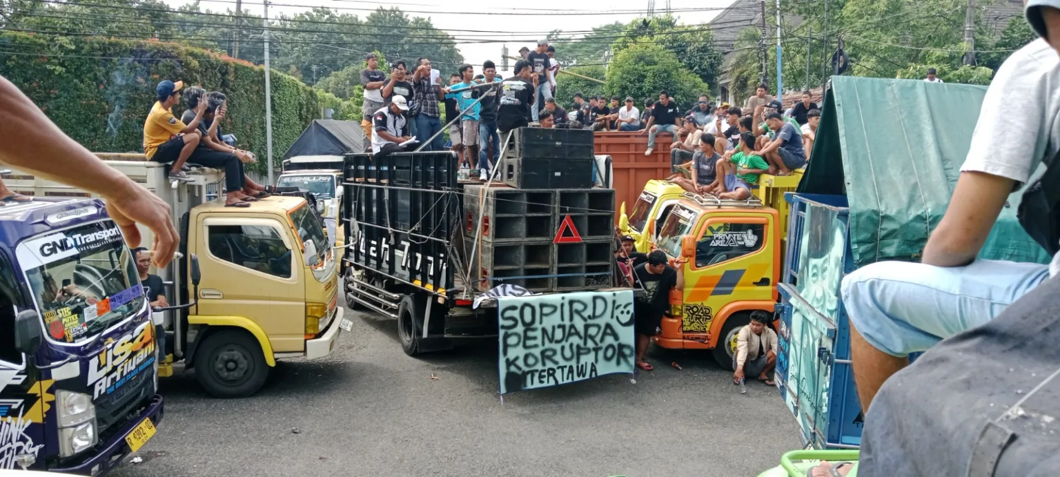 img 20250620 wa0010 Lakukan Demo di Alun-alun, Ini Tuntutan Para Supir Truk di Banjarnegara