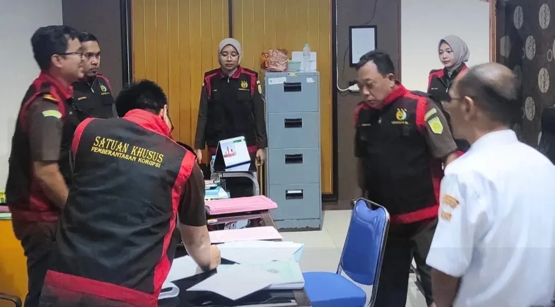 img 20250622 wa0003 Proyek Lampu Menara Suar Diselidiki! Kejari Cilacap Geledah Kantor Navigasi Tanjung Intan