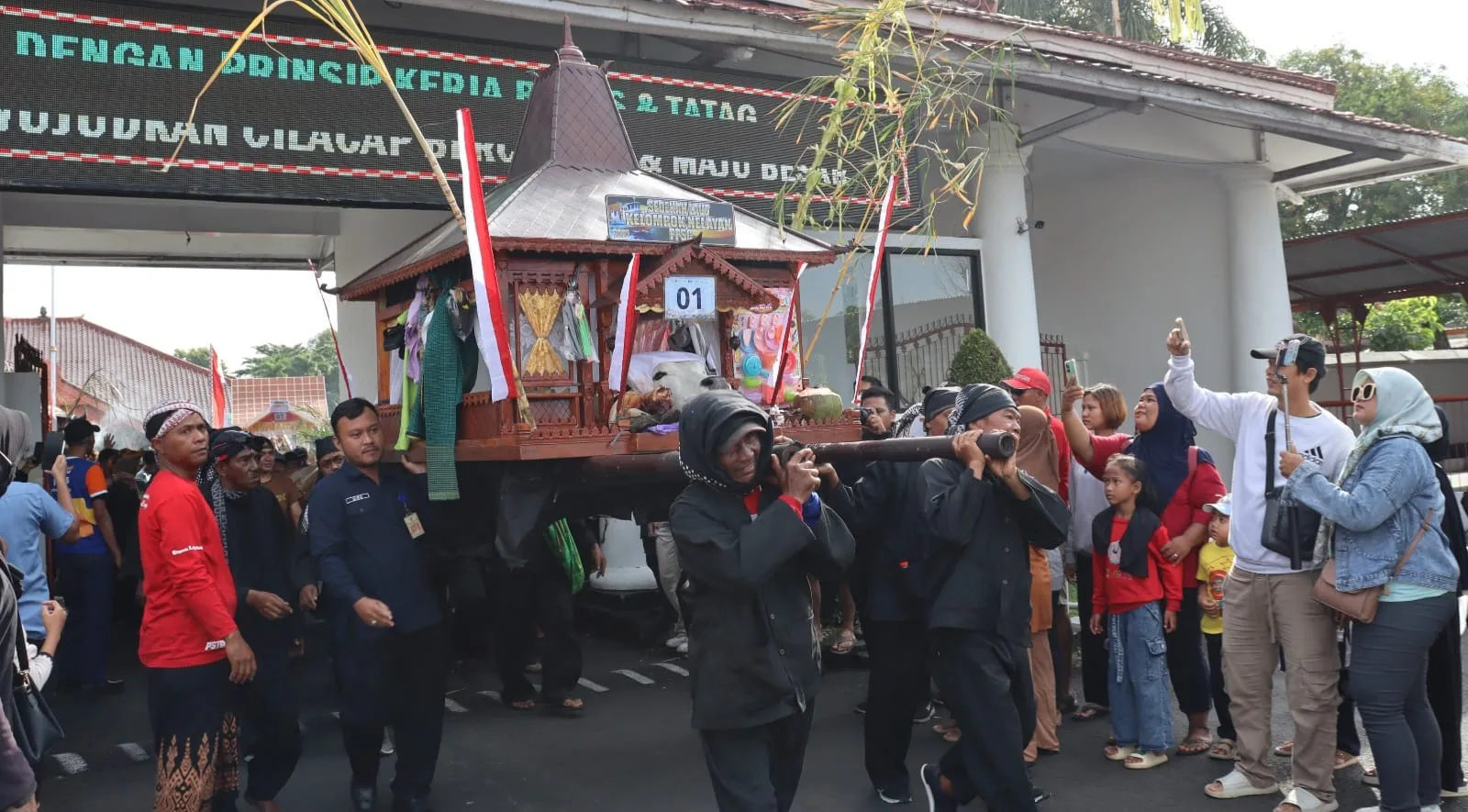 img 20250628 wa0000 Sedekah Laut Cilacap 2025 Jadi Pusat Perhatian Ribuan Pengunjung Pantai