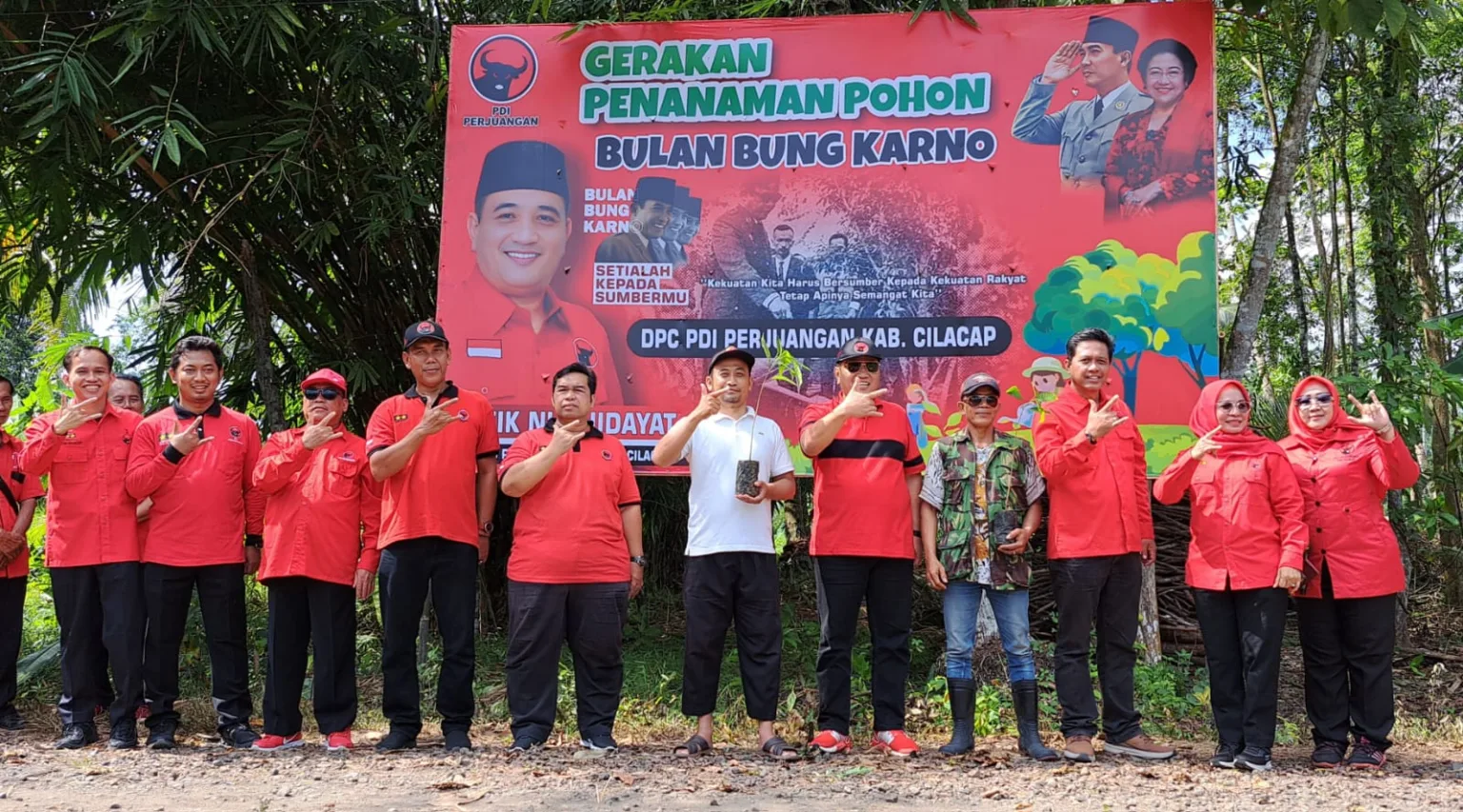 img 20250629 wa0004 Peringati Bulan Bung Karno, PDI Perjuangan Cilacap Tanam 500 Pohon Kakao, Simbol Cinta Lingkungan dan Rakyat