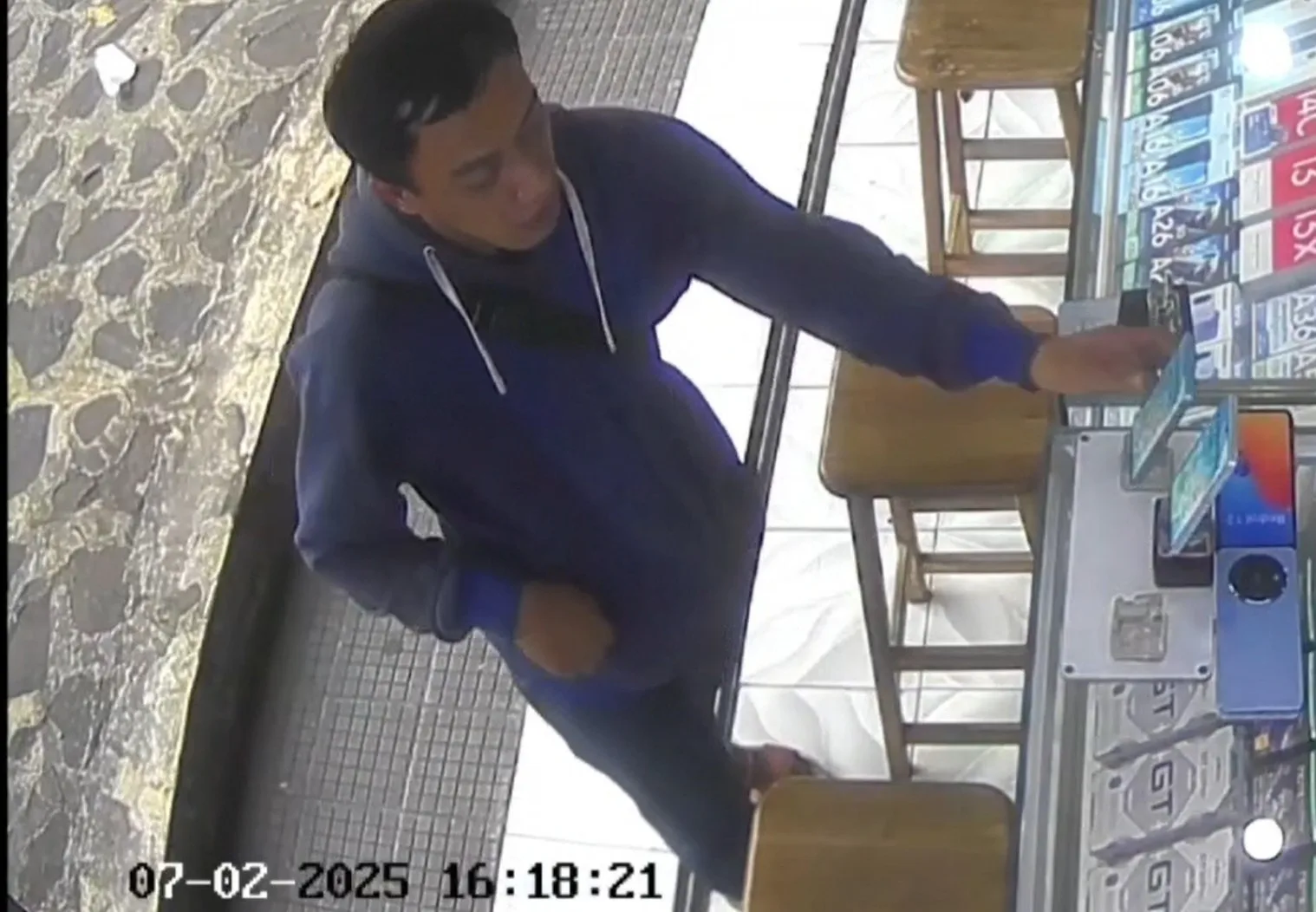 img 20250703 wa0021 Konyol, Niat Curi HP, Maling Ini Malah Dapat Ponsel Mainan