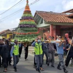 img 20250712 wa0018 Tradisi Grebeg Suran! Ribuan Warga Serbu Gunungan Hasil Bumi di Karangjati Cilacap