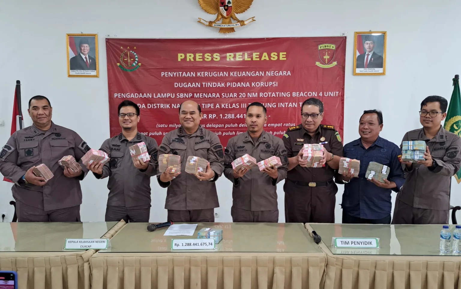 img 20250718 wa0007 Kejari Cilacap Sita Uang Rp1,2 Miliar Tunai, Kasus Dugaan Korupsi Lampu Suar