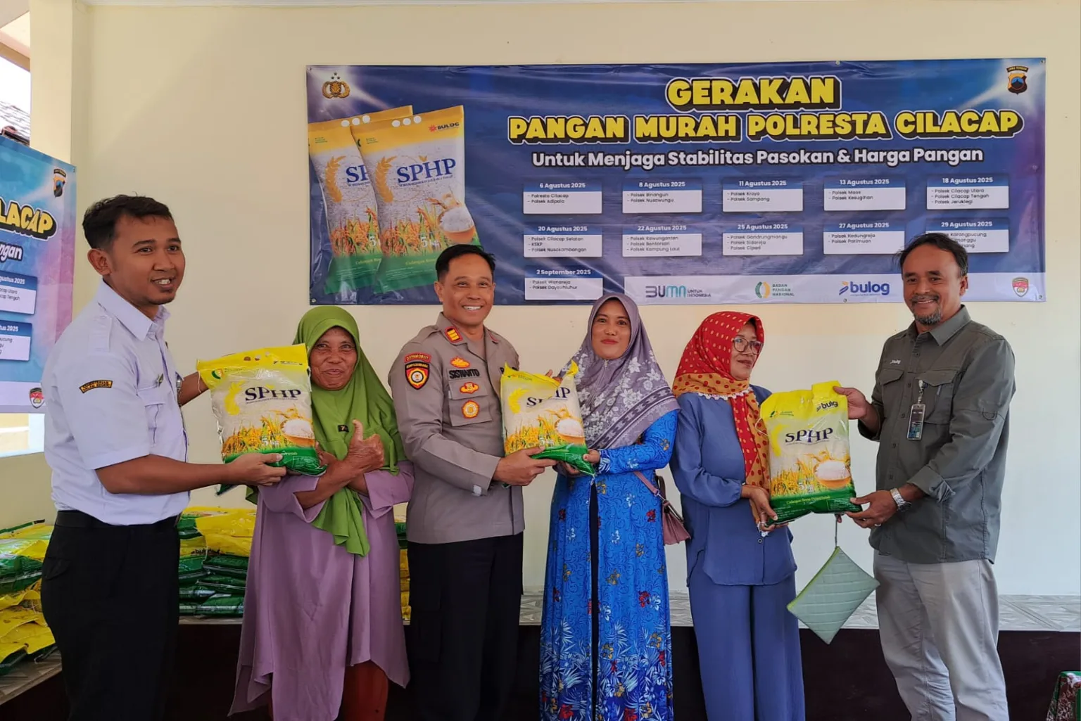 img 20250806 wa0034 Gerakan Pangan Murah Hadir di Polsek Adipala Disambut Hangat Masyarakat