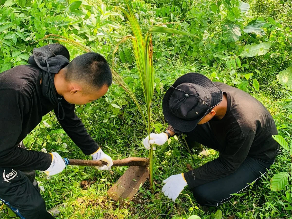 img 20250815 wa0002 Dukung Ketahanan Pangan, Lapas Nirbaya Mulai Tanam Ratusan Tunas Pohon Kelapa