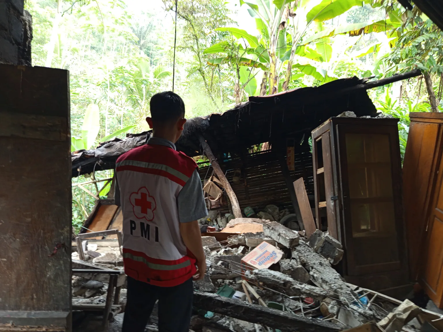 whatsapp image 2025 08 04 at 16.16.01 PMI Banjarnegara Salurkan Bantuan Logistik Korban Tanah Gerak