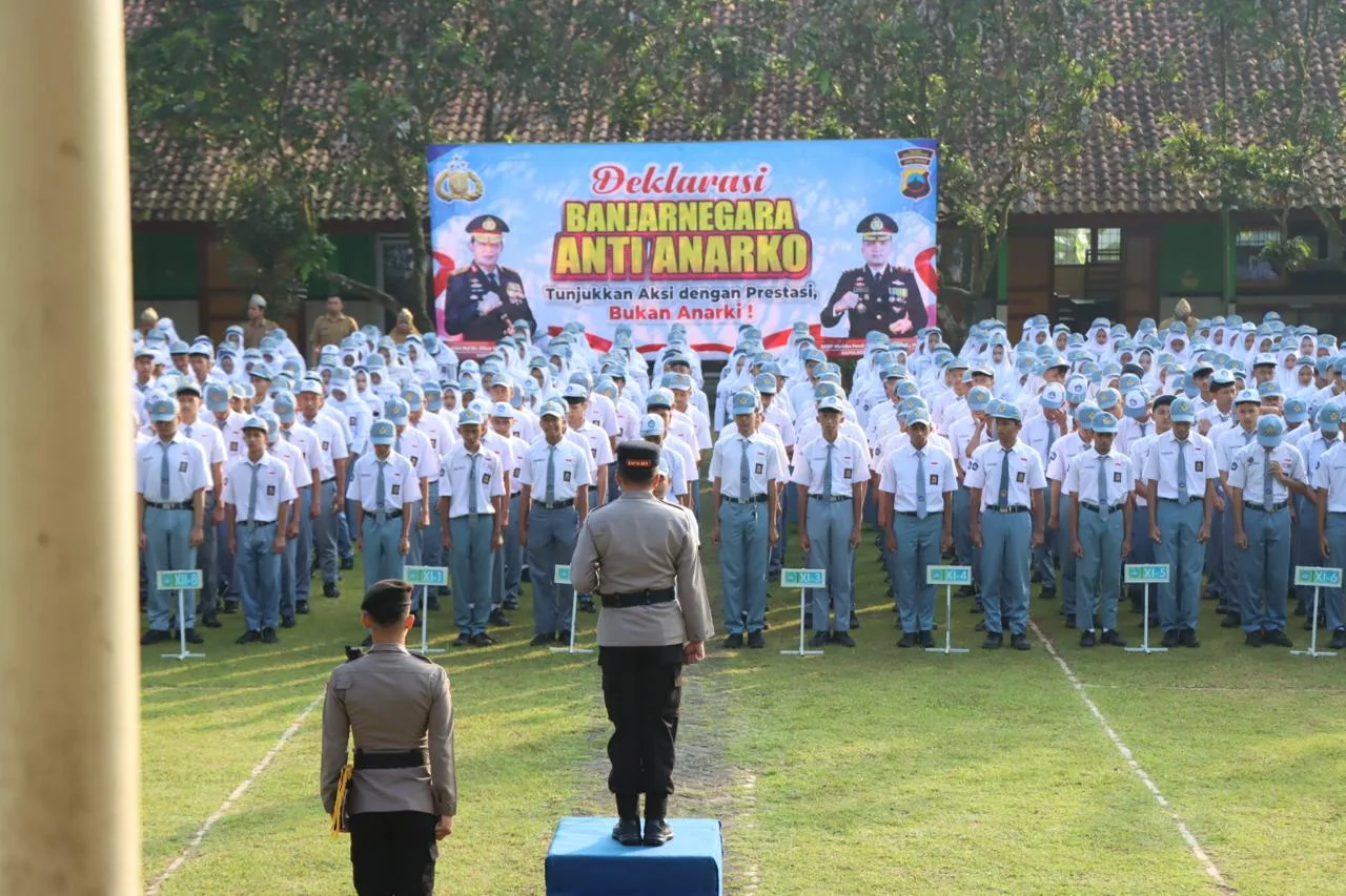 whatsapp image 2025 08 11 at 15.39.02 2 Kapolres Banjarnegara Ajak Pelajar Hindari Faham Anarko