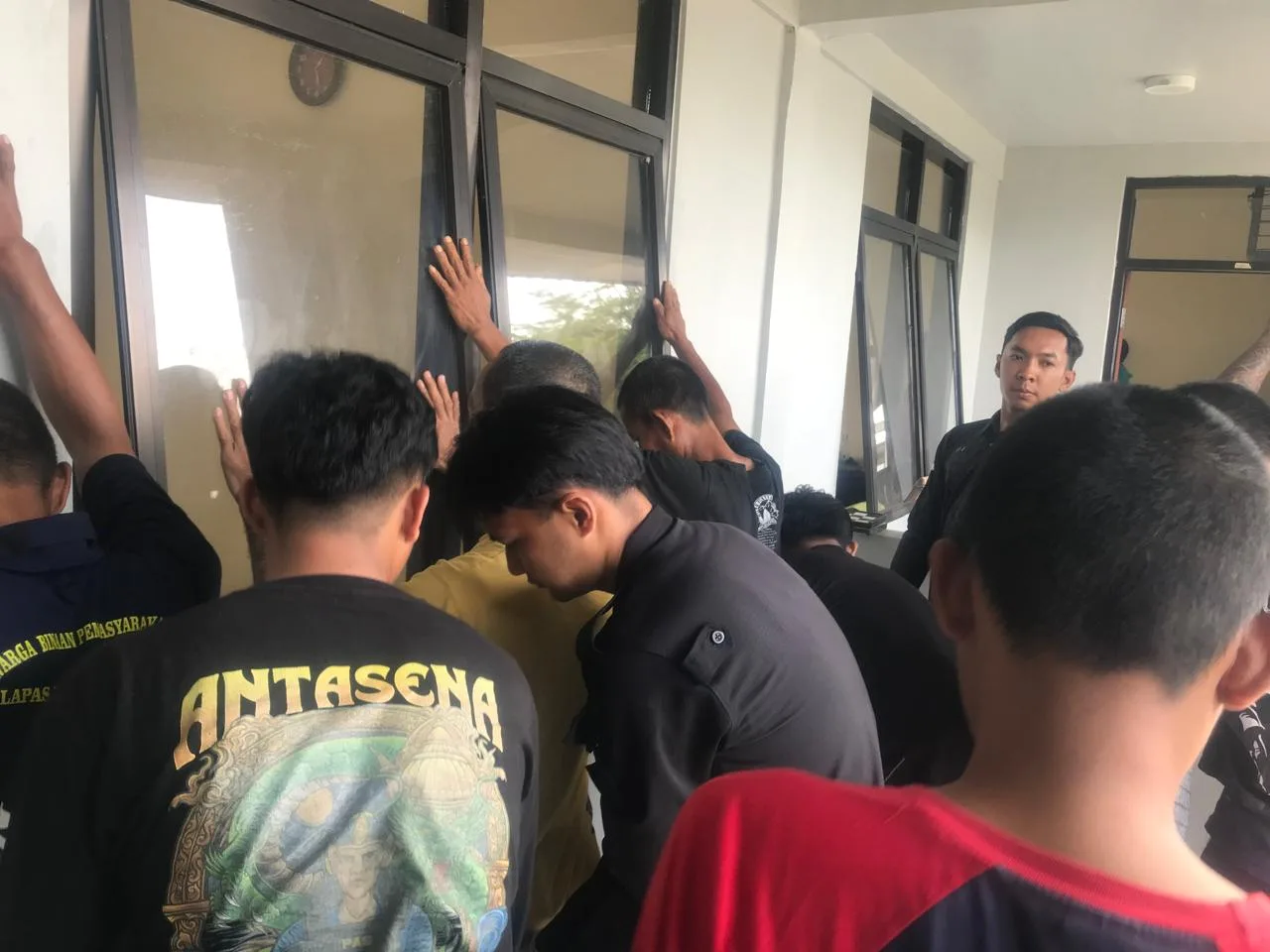 img 20250919 wa0005 Razia Gabungan Lapas Nirbaya Nusakambangan, Petugas Temukan Barang Terlarang