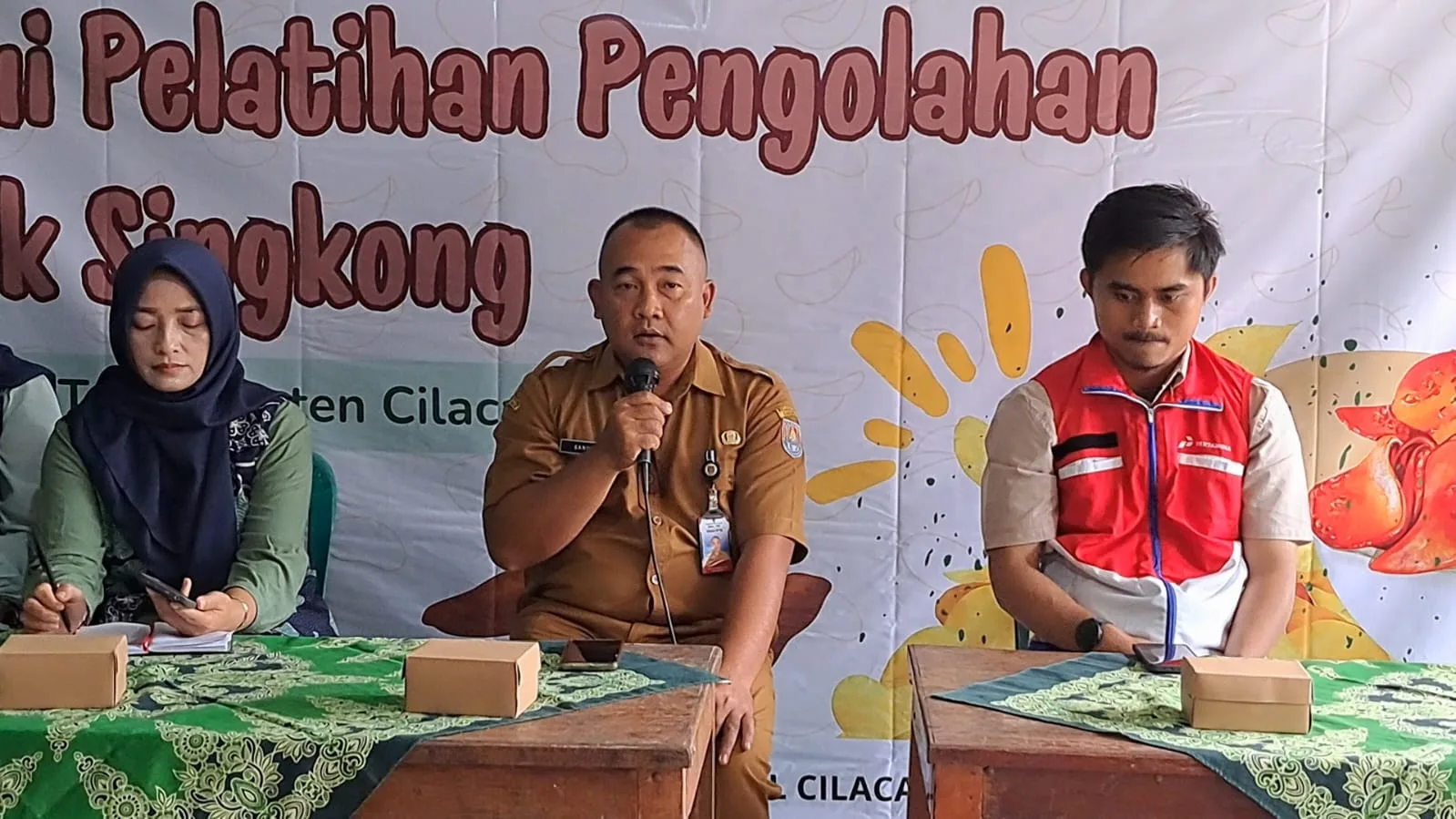 img 20250930 wa0034 Pertamina IT Cilacap Latih UMKM Slarang, Olahan Singkong Siap Naik Kelas
