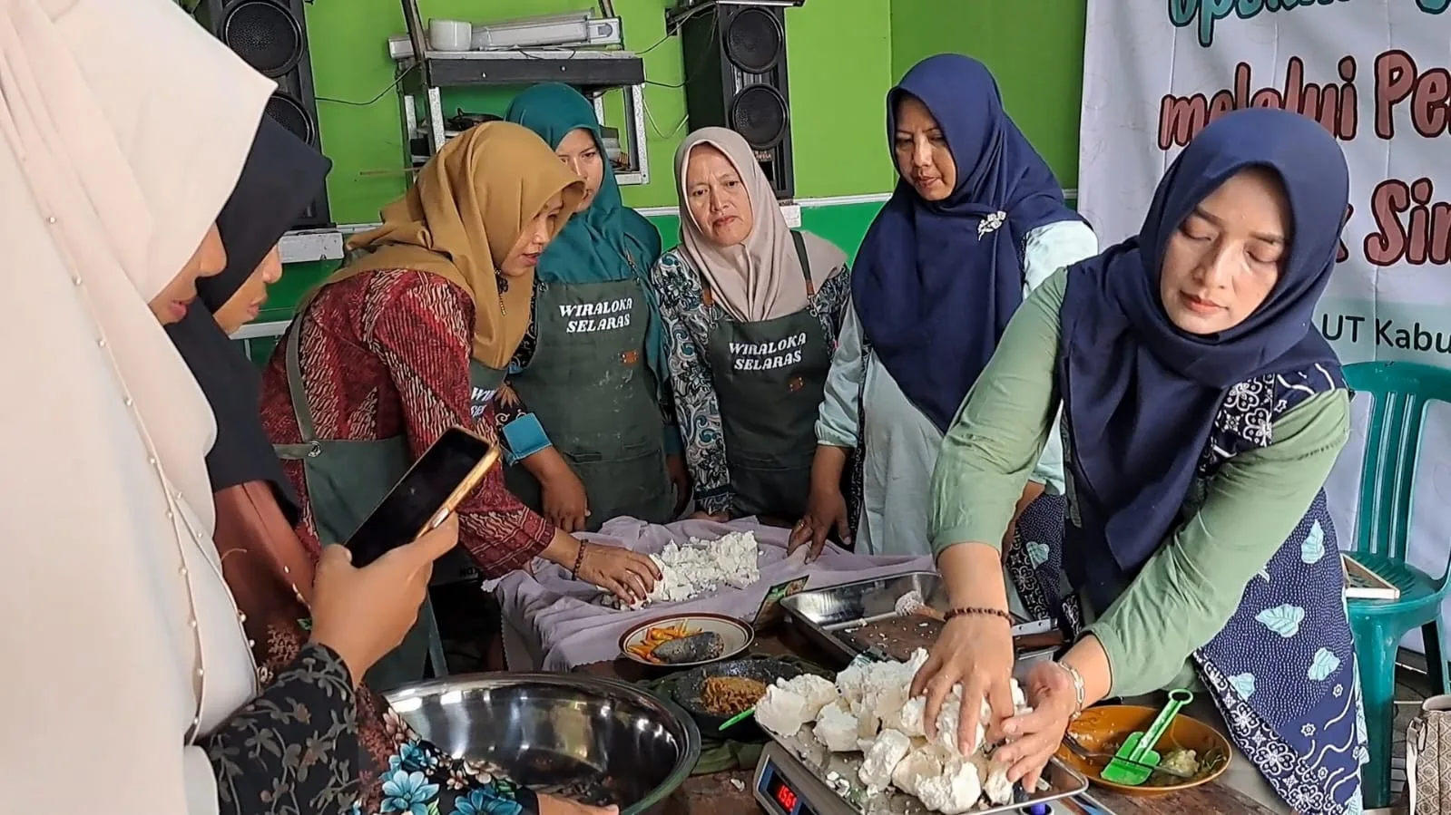 img 20250930 wa0035 Pertamina IT Cilacap Latih UMKM Slarang, Olahan Singkong Siap Naik Kelas