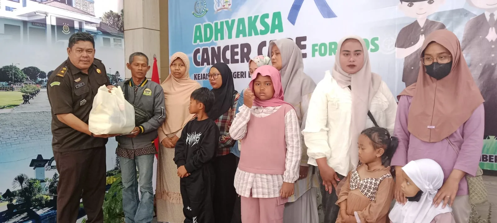 whatsapp image 2025 09 02 at 14.02.38 1 Kejari Bantu Pasien Kanker, Bentuk Dukungan dan Motivasi