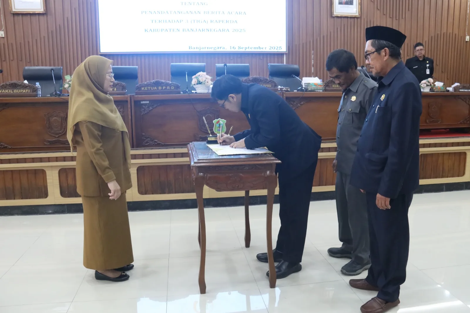 whatsapp image 2025 09 17 at 15.23.43 Fraksi DPRD Setuju, Banjarnegara Bakal Punya Tiga Perda Baru