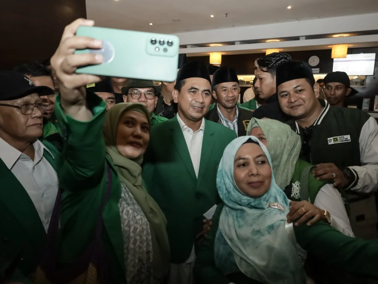 whatsapp image 2025 09 27 at 18.26.36 1 Dua Kubu Saling Klaim Aklamasi di Muktamar PPP, Begini Jalannya