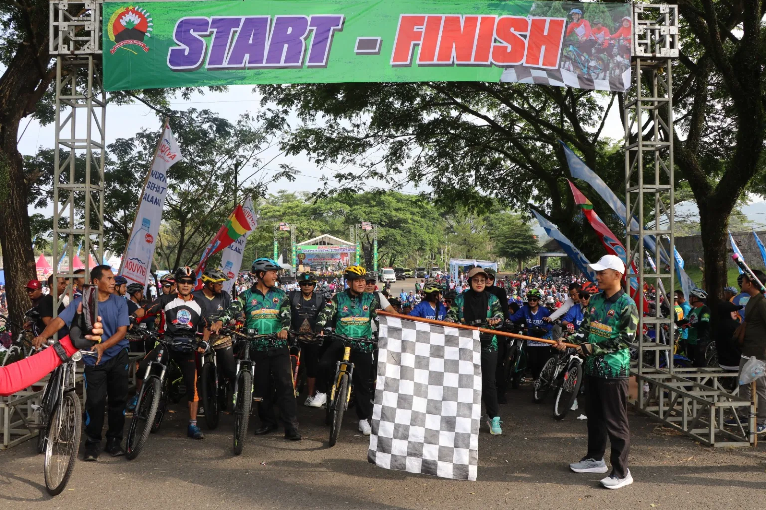 whatsapp image 2025 09 28 at 12.46.20 1 Ribuan Warga Padati Fun Bike & Senam Sehat HUT TNI ke-80