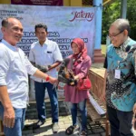 ayam2 Warga Kalijarak Dapat Bantuan Ayam Petelur dari Ketua DPRD Jateng