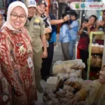 bupati lilis Bupati Kebumen Ajak Warga Nglarisi Pasar