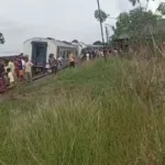 dok warga Empat Perjalanan Kereta Terdampak Akibat KA Purwojaya Anjlok di Emplasemen Stasiun Kedunggedeh