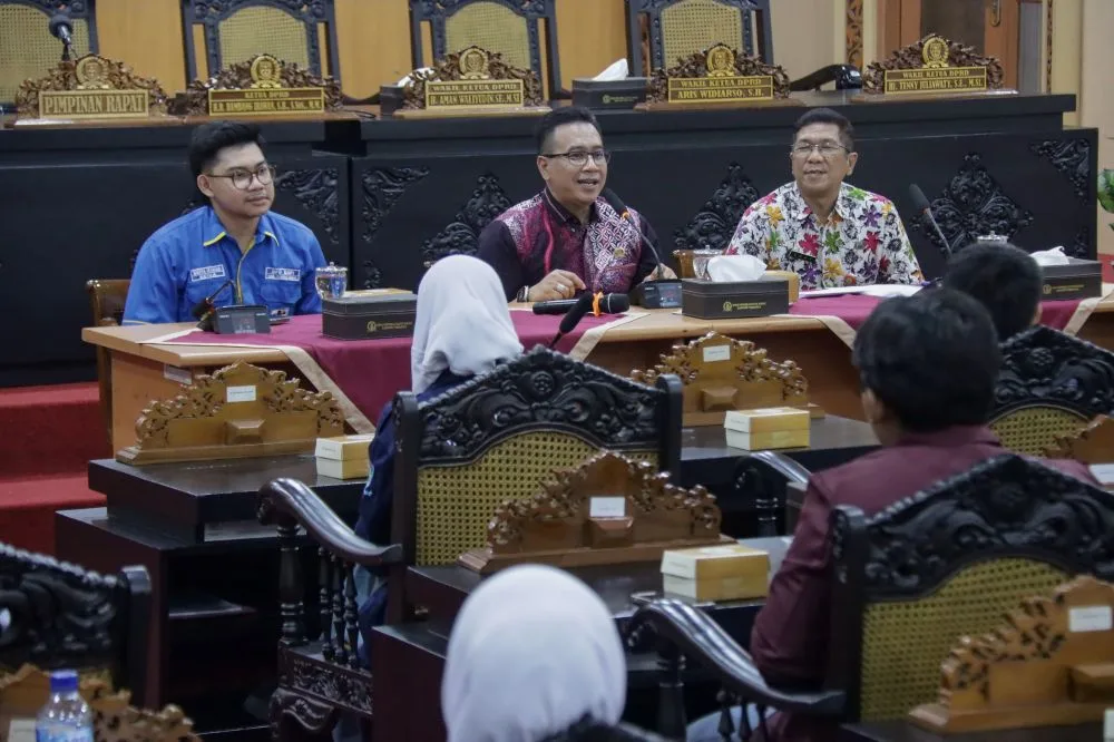 dprd pbg Ketua DPRD Purbalingga Ajak Generasi Muda Pahami Peran Lembaga Legislatif
