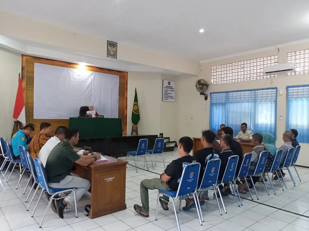 fb img 1760757942702 Satpol PP Cilacap Hasilkan Rp66 Juta dari Sidang Tipiring Pedagang Miras dan PKL