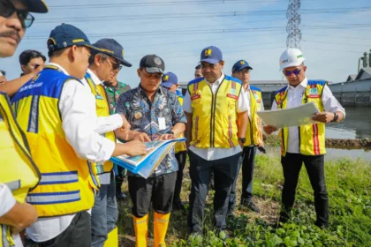 gubernur banjir semarang Banjir di Semarang, Gubernur Luthfi: Kaligawe Kudu Asat