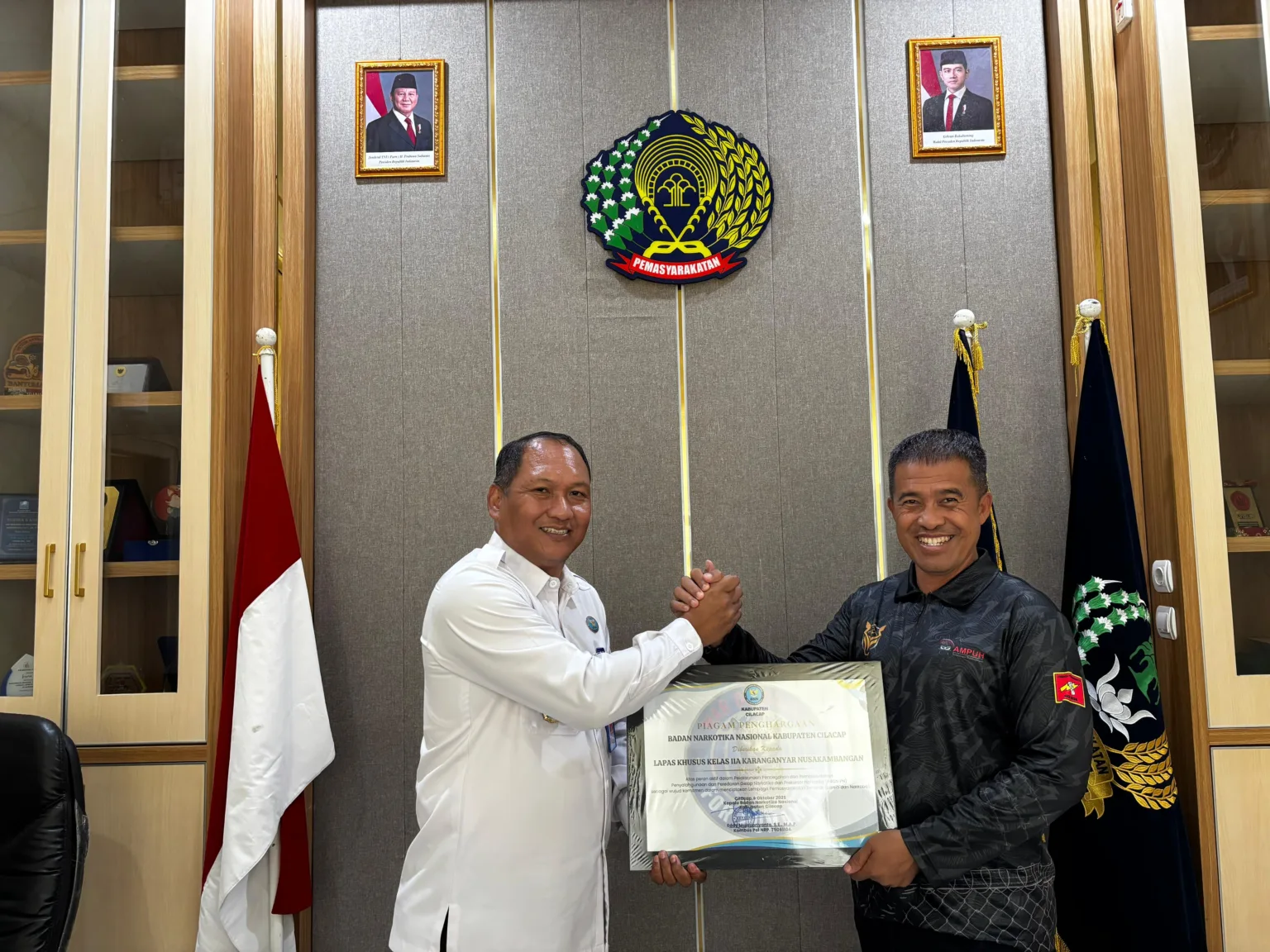 img 20251009 wa0002 BNNK Cilacap Anugerahkan Predikat Lapas Bersinar kepada Lapas Khusus Karanganyar