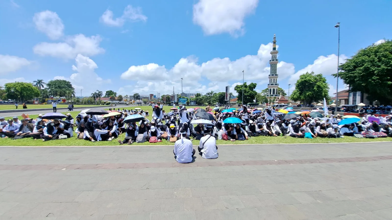 img 20251016 wa0029 Ratusan Guru Madrasah Datangi Kantor Bupati Cilacap, Tuntut Kesejahteraan