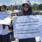 img 20251016 wa0032 Ratusan Guru Madrasah Datangi Kantor Bupati Cilacap, Tuntut Kesejahteraan