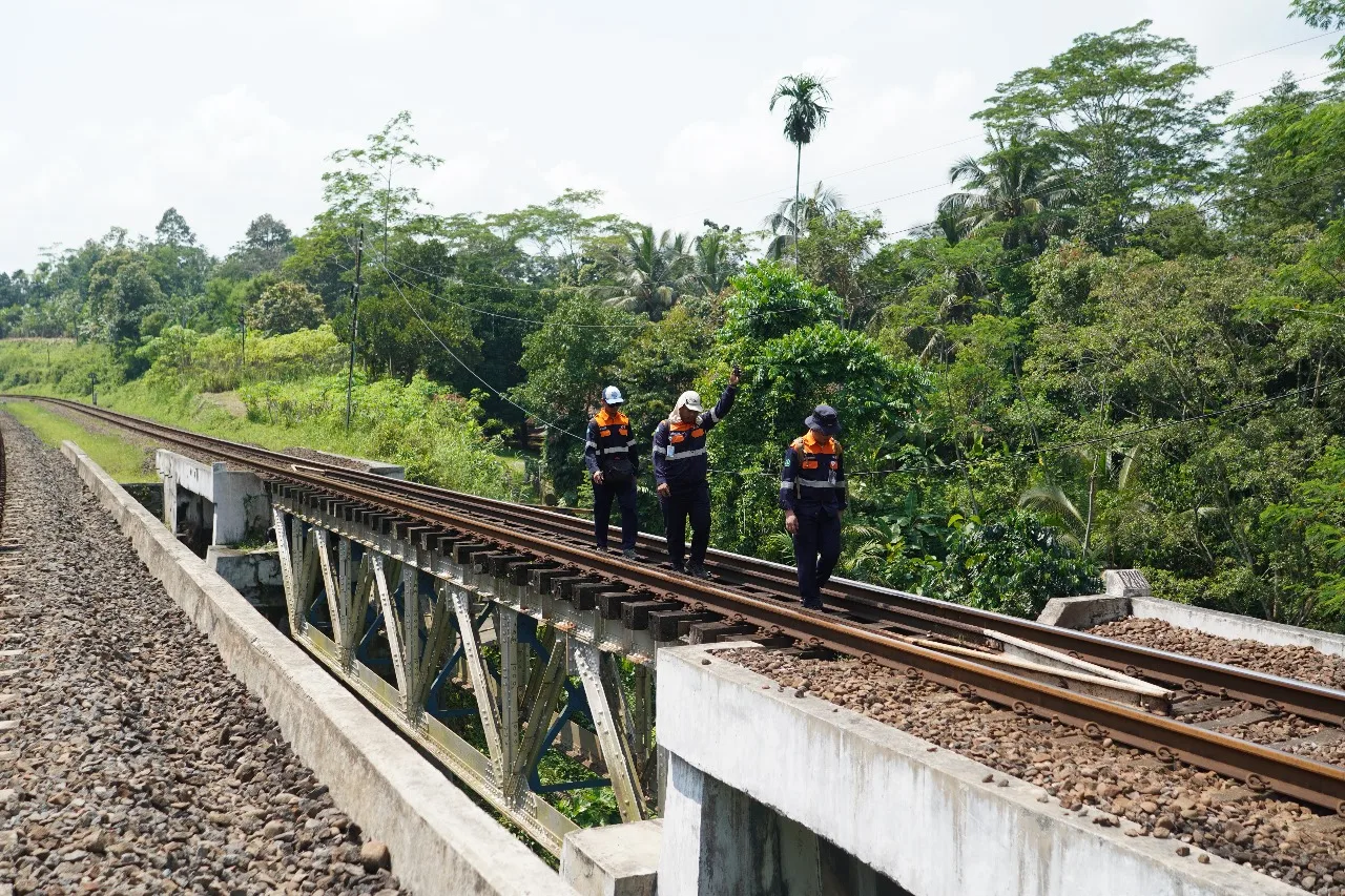img 20251018 wa0027 KAI Daop 5 Purwokerto Cek Jalur Karangsari–Legok, Pastikan Keamanan dan Kelancaran Kereta Api