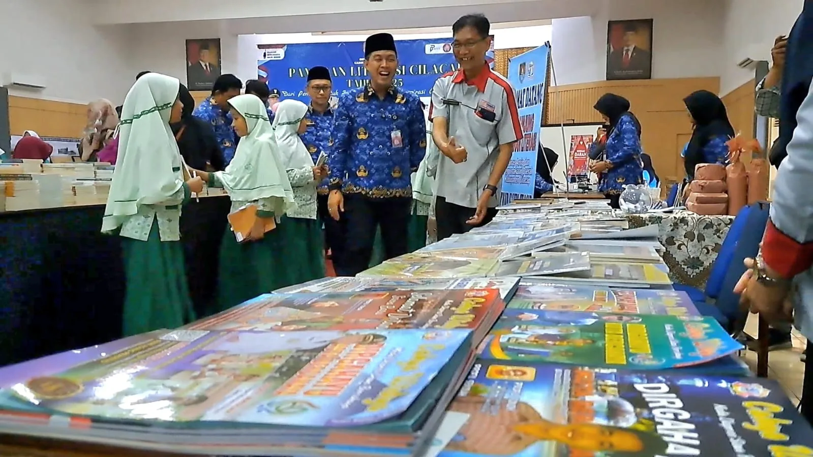 img 20251028 wa0018 Dari Buku ke Gawai: Pameran Literasi Cilacap 2025 Ajak Generasi Muda Kembali Cinta Membaca